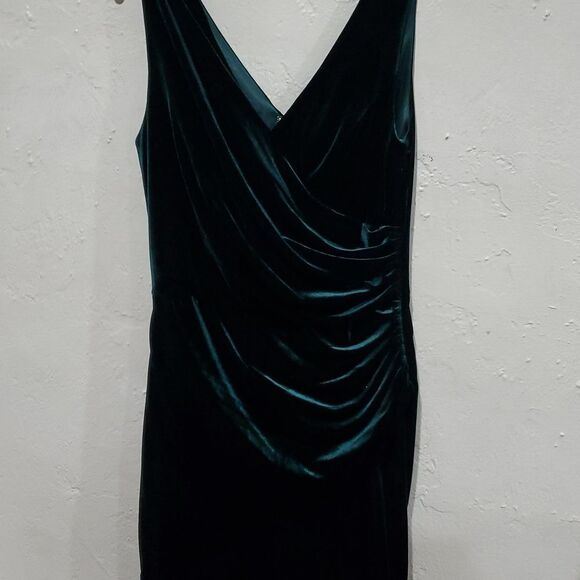Revelry Dawson Crushed Velvet Ruched Gown in Emerald Green Size 12 - Picture 8 of 16